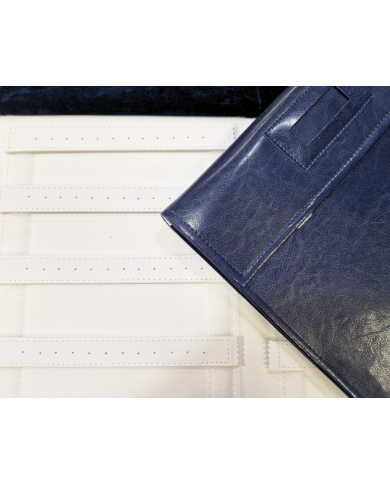 Rotolo blu interno bianco con strisce forate per orecchini