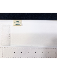 Rotolo blu interno bianco con strisce forate per orecchini