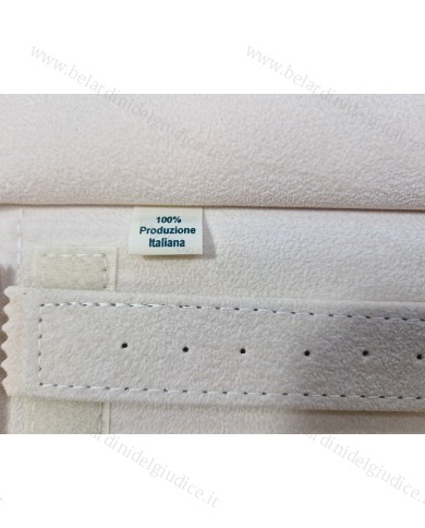 Rotolo cuoio interno panna con strisce forate per orecchini