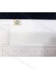 Rotolo blu interno bianco con strisce forate per orecchini
